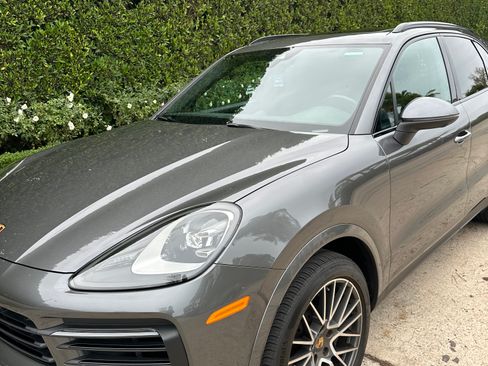 Used 2021 Porsche Cayenne image 9