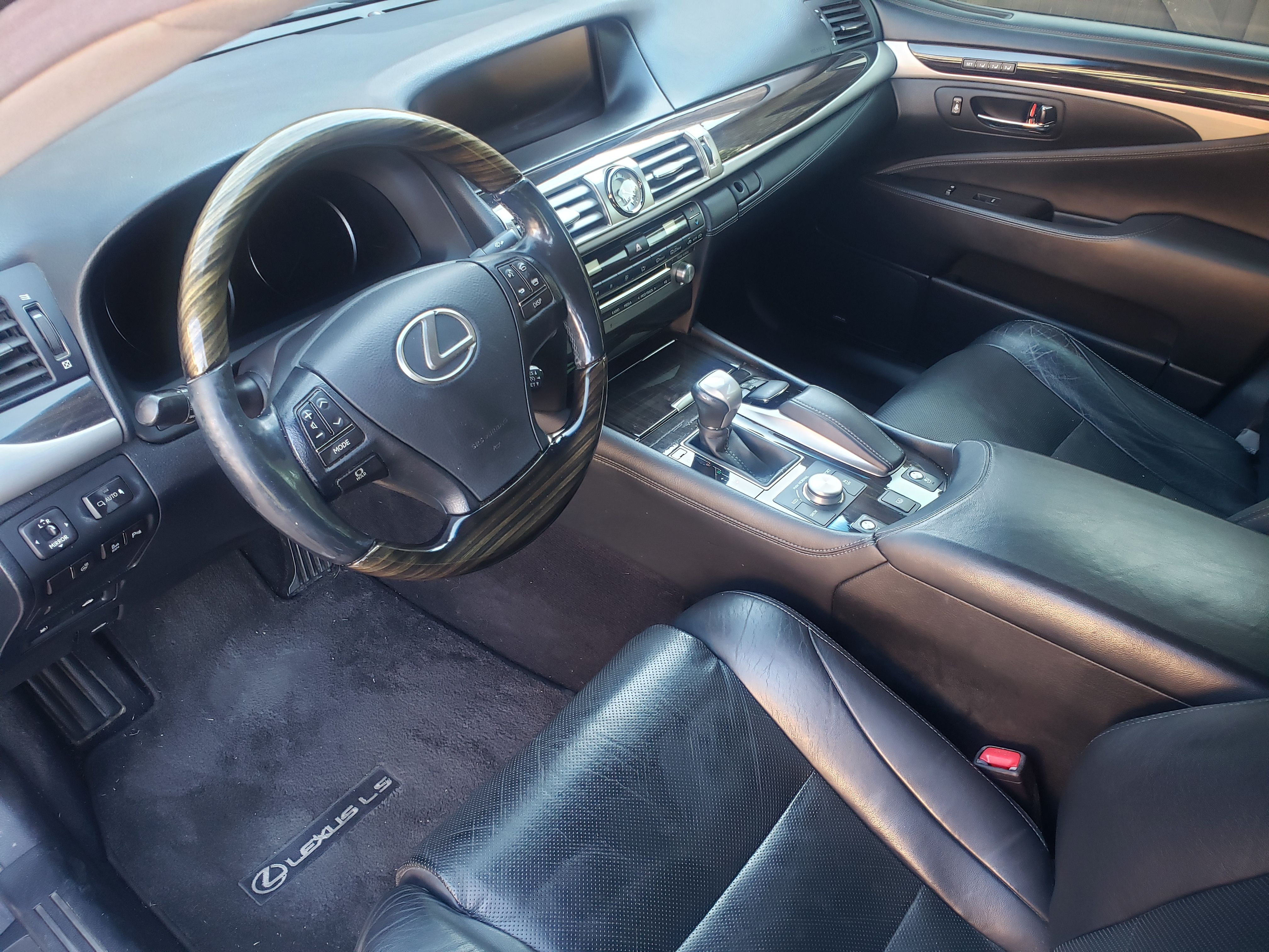 Used 2013 Lexus LS 460 RWD image 17