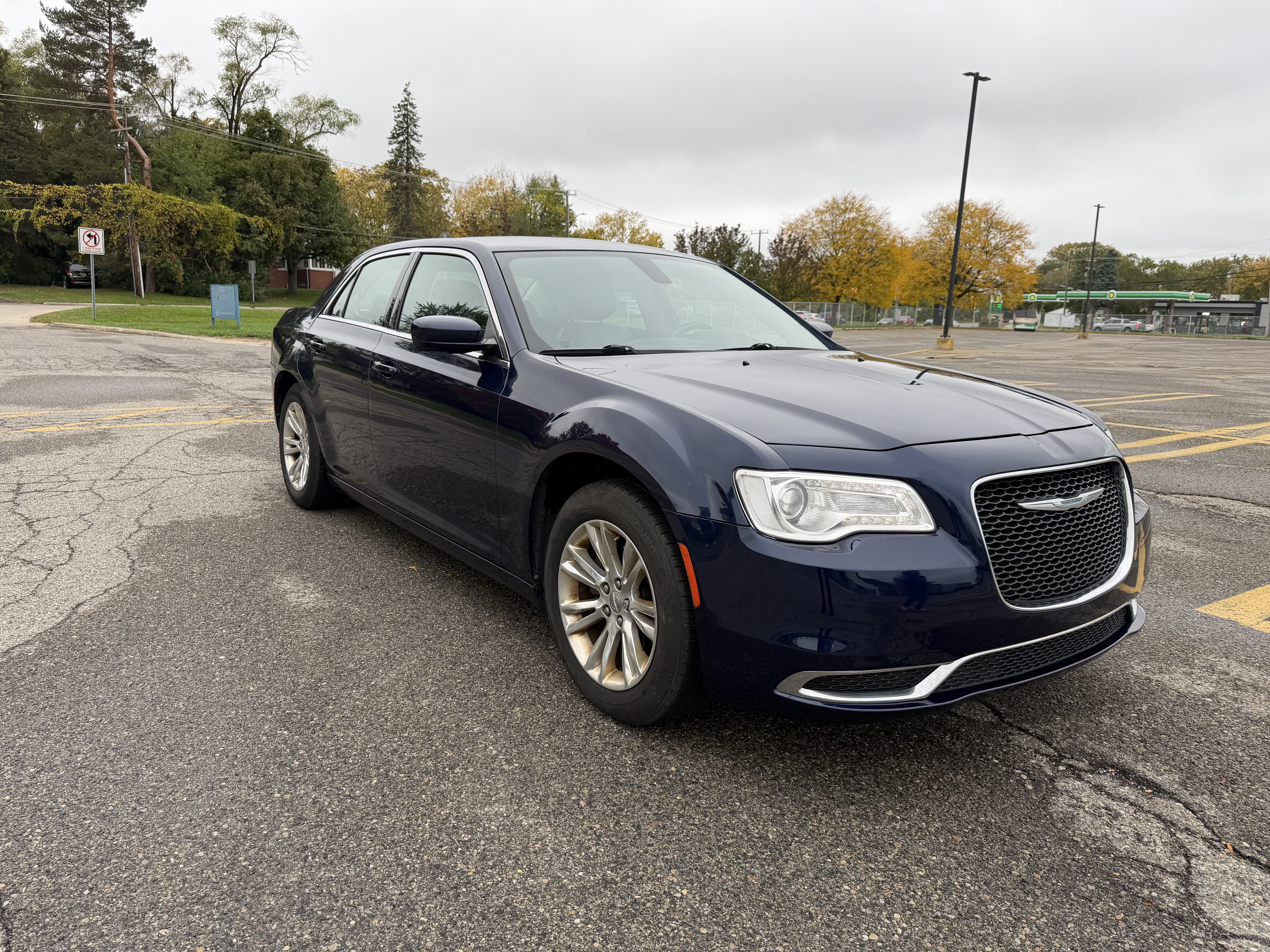 Used 2017 Chrysler 300 Limited RWD image 14
