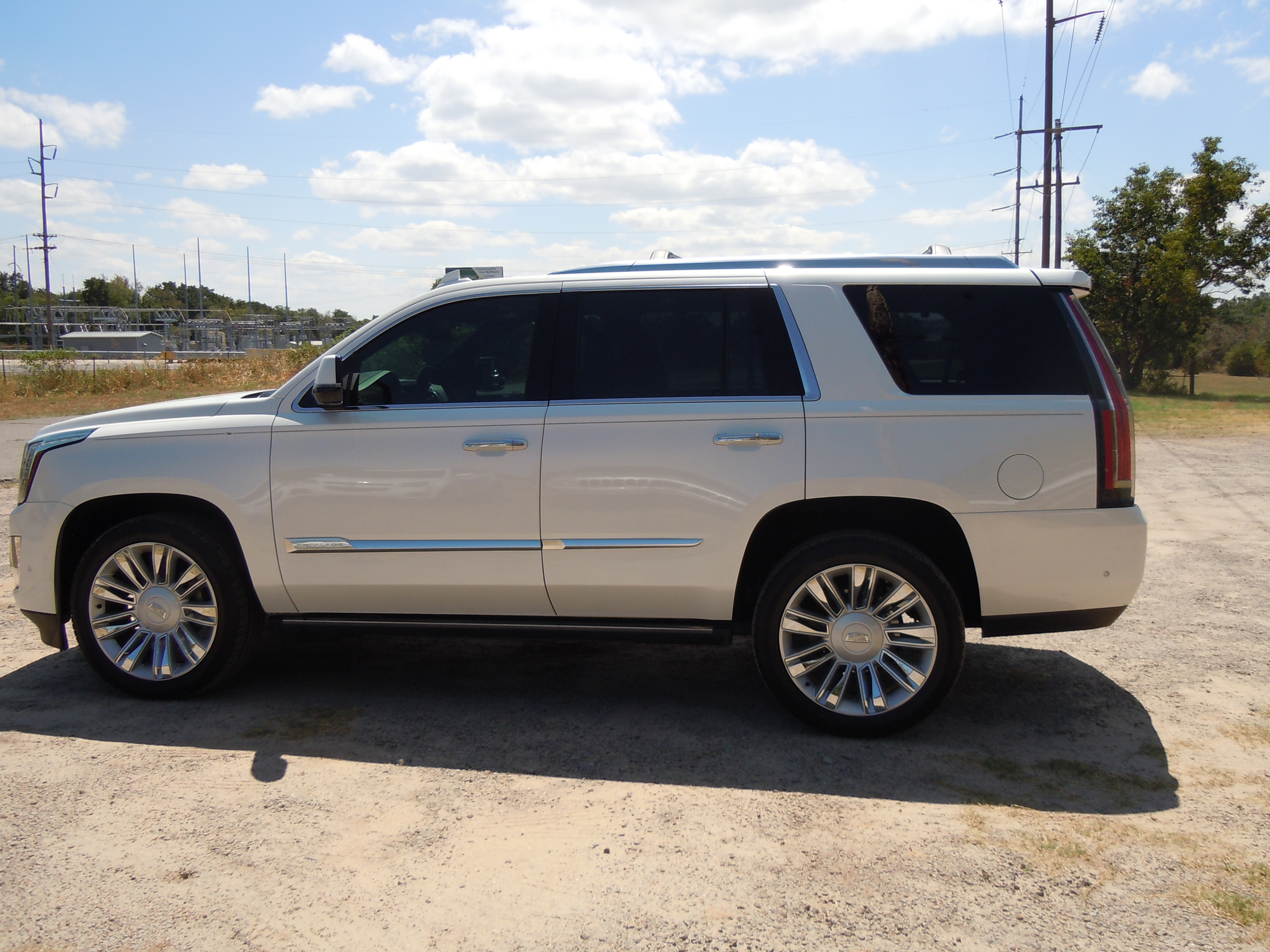 Used 2017 Cadillac Escalade Platinum AWD/4WD image 11