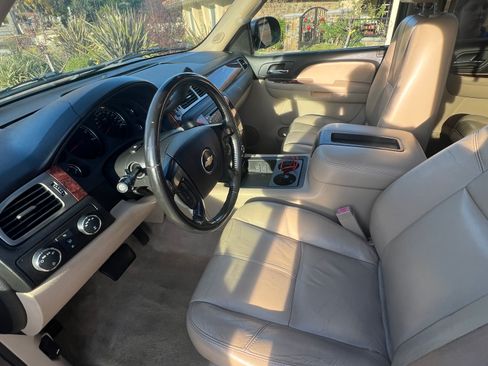 Used 2007 Chevrolet Suburban LT w/ LT Preferred Equipment Group image 11