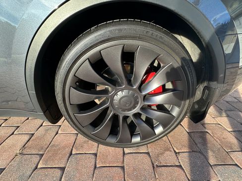 Used 2023 Tesla Model Y Performance image 6