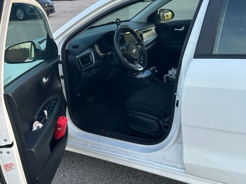 Used 2019 Kia Rio S image 5