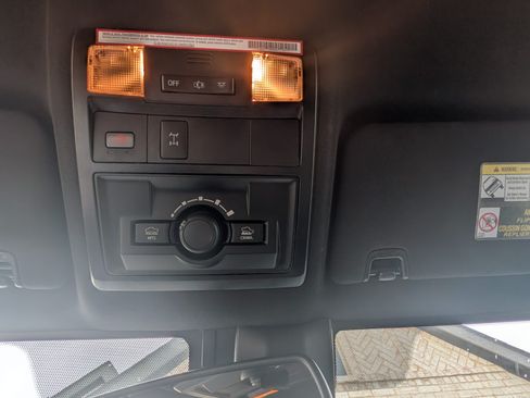 Used 2022 Toyota Tacoma TRD Off-Road AWD/4WD image 17