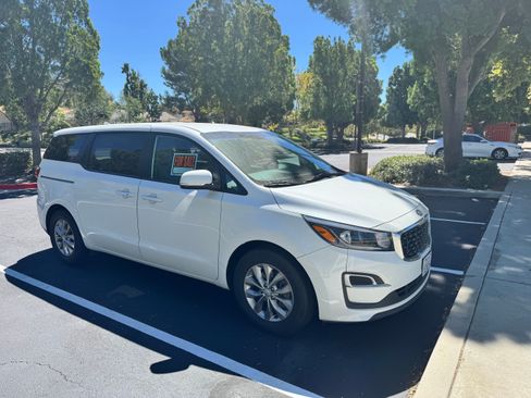 Used 2021 Kia Sedona LX FWD image 1