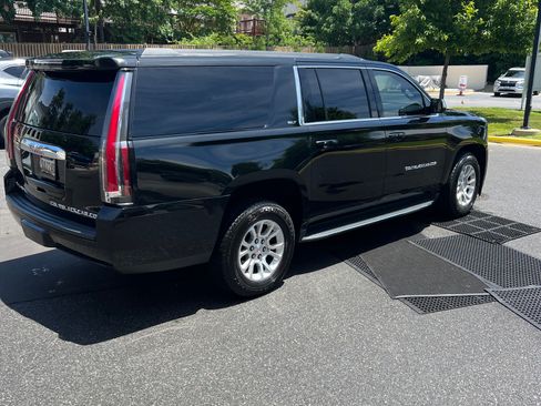 Used 2021 GMC Yukon XL SLT image 17