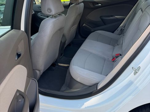 Used 2018 Chevrolet Cruze LT w/ Convenience Package FWD image 13