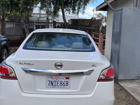 Used 2015 Nissan Altima 2.5 SL w/ Technology Package FWD image 2
