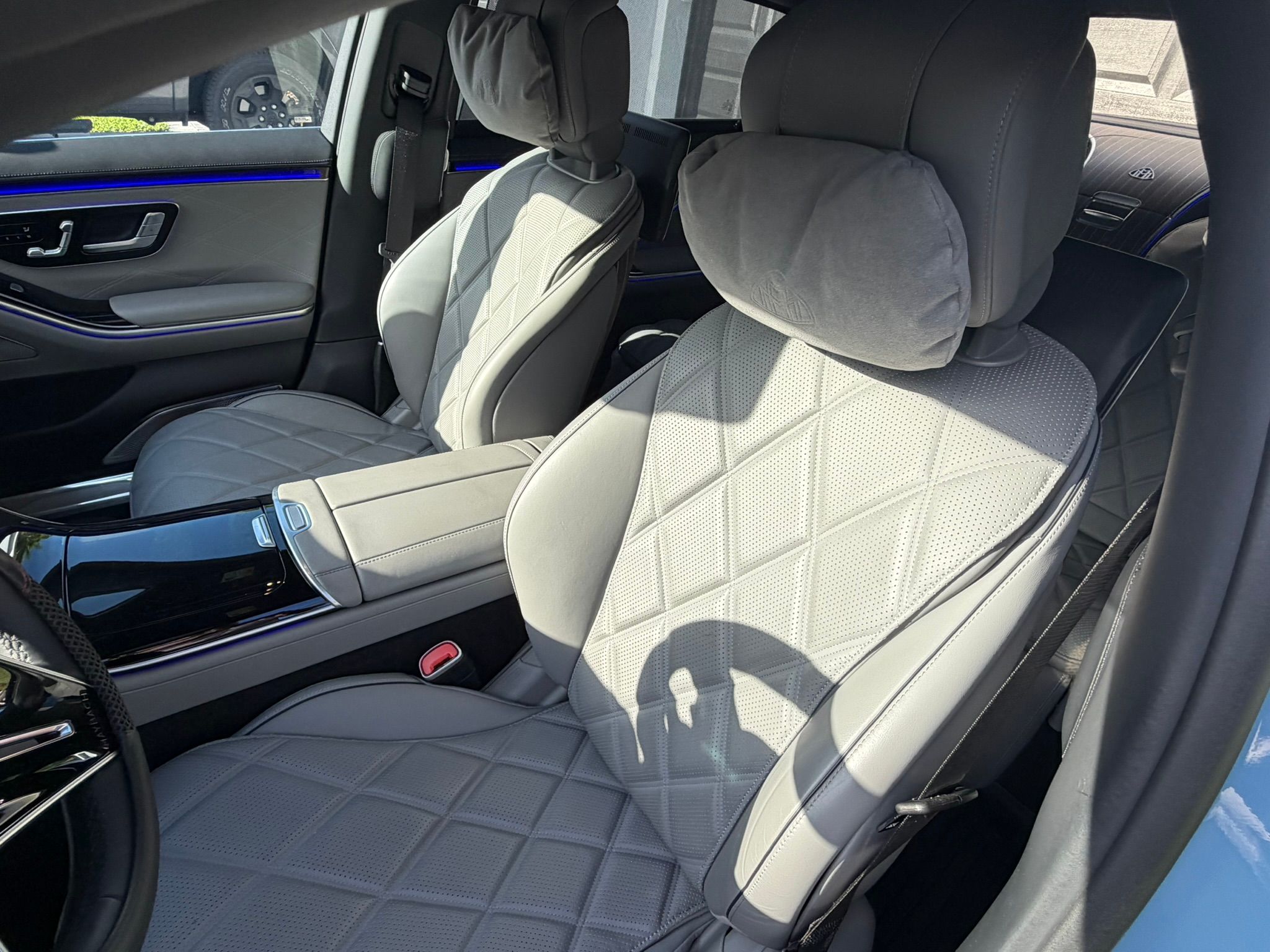 Used 2025 Mercedes-Benz Maybach S 580 4MATIC image 11