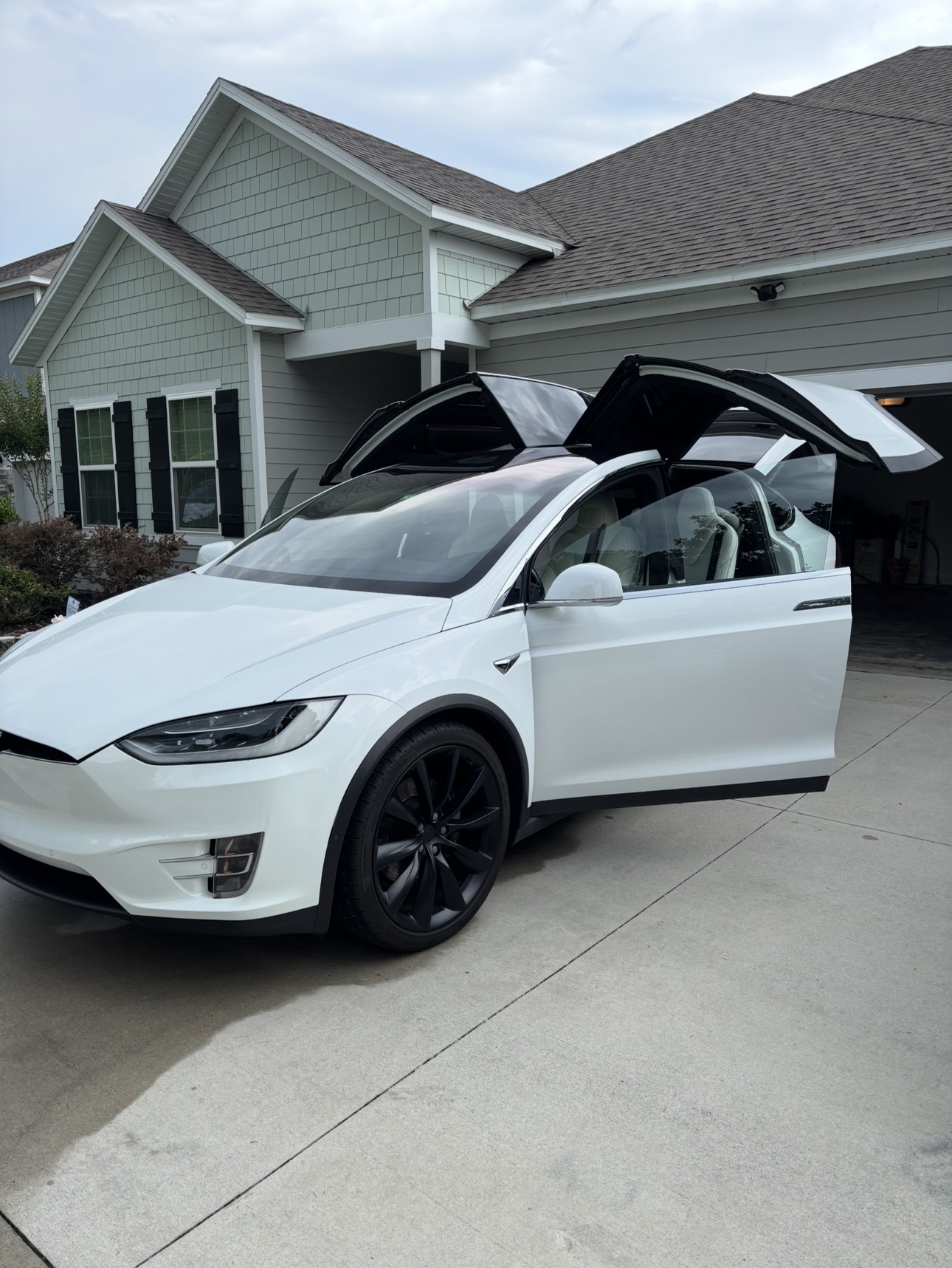 Used 2017 Tesla Model X 90D AWD/4WD image 1