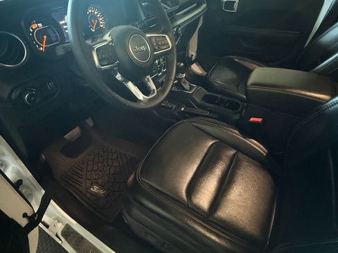 Used 2024 Jeep Wrangler Unlimited Sahara w/ Technology Group image 23