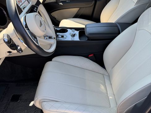 Used 2018 Bentley Bentayga Onyx Edition image 30