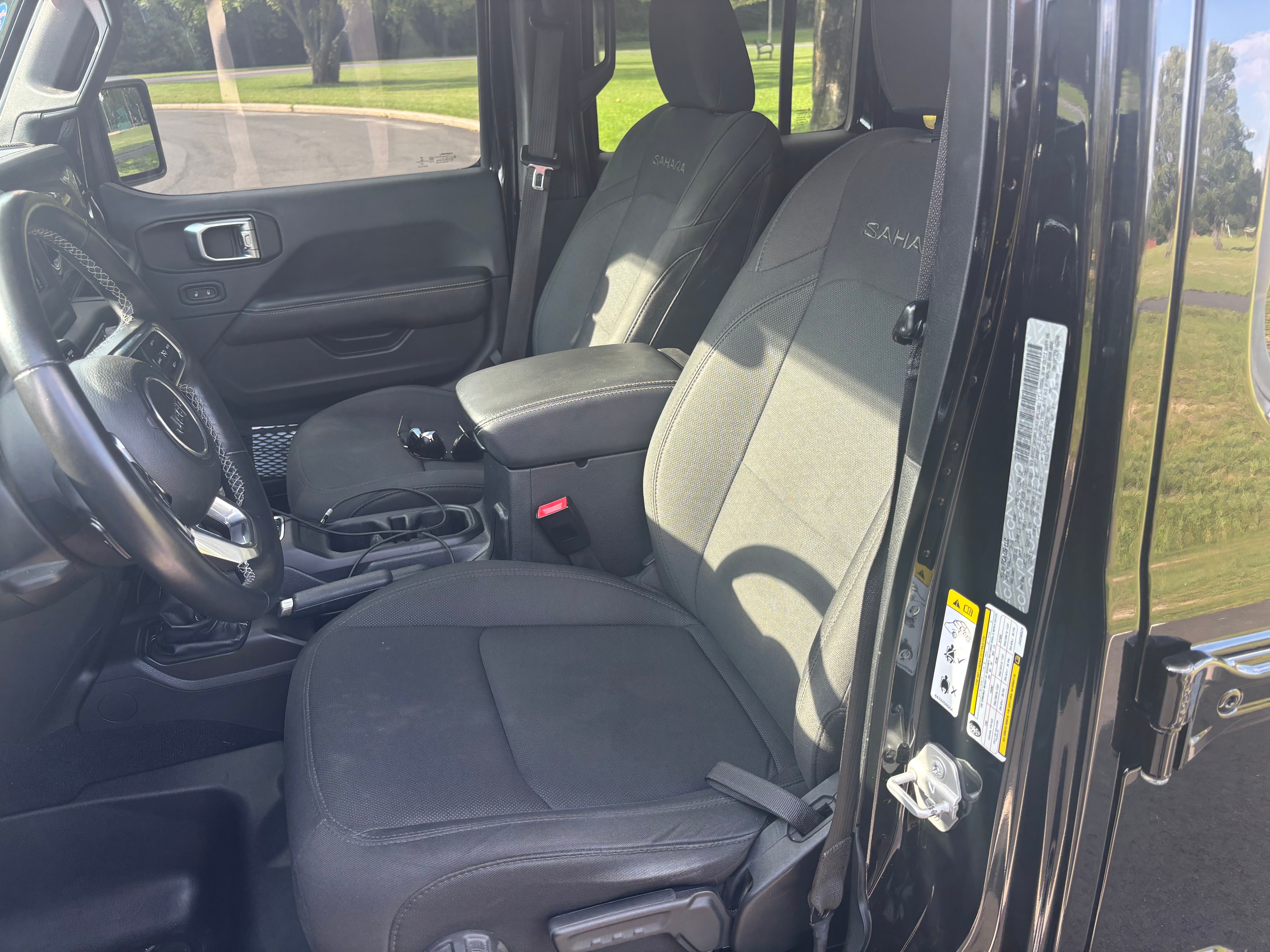 Used 2018 Jeep Wrangler Unlimited Sahara w/ Dual Top Group AWD/4WD image 12