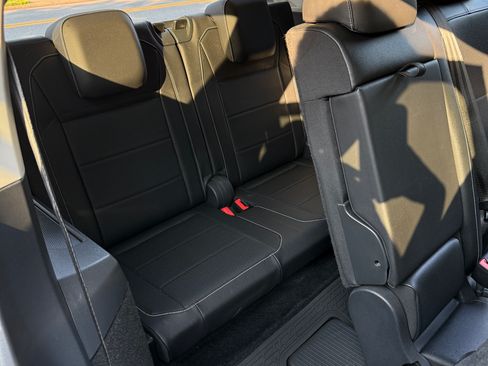 Used 2021 Volkswagen Tiguan SE image 6