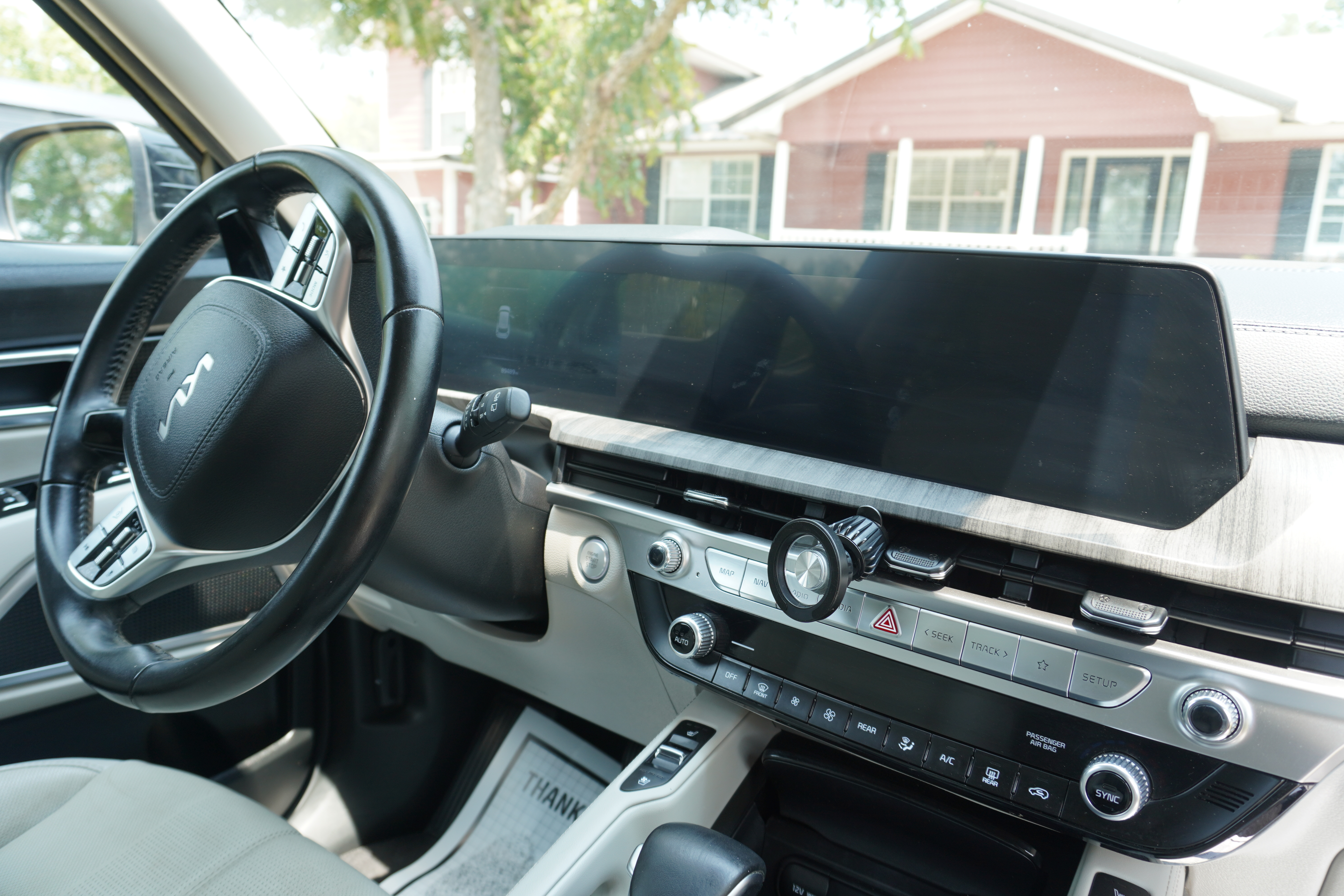 Used 2023 Kia Telluride EX w/ EX Captain's Chair Package FWD image 17