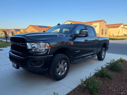 Used 2024 RAM 2500 Big Horn w/ Sport Appearance Package AWD/4WD image 2