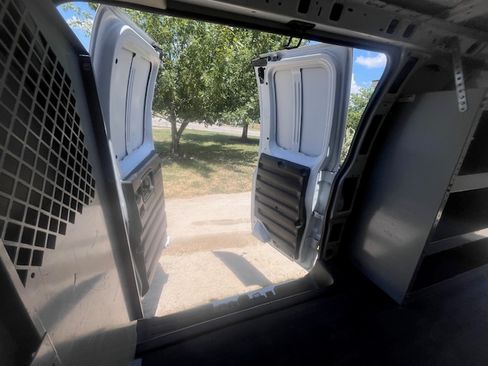 Used 2022 Chevrolet Express 2500 RWD image 20