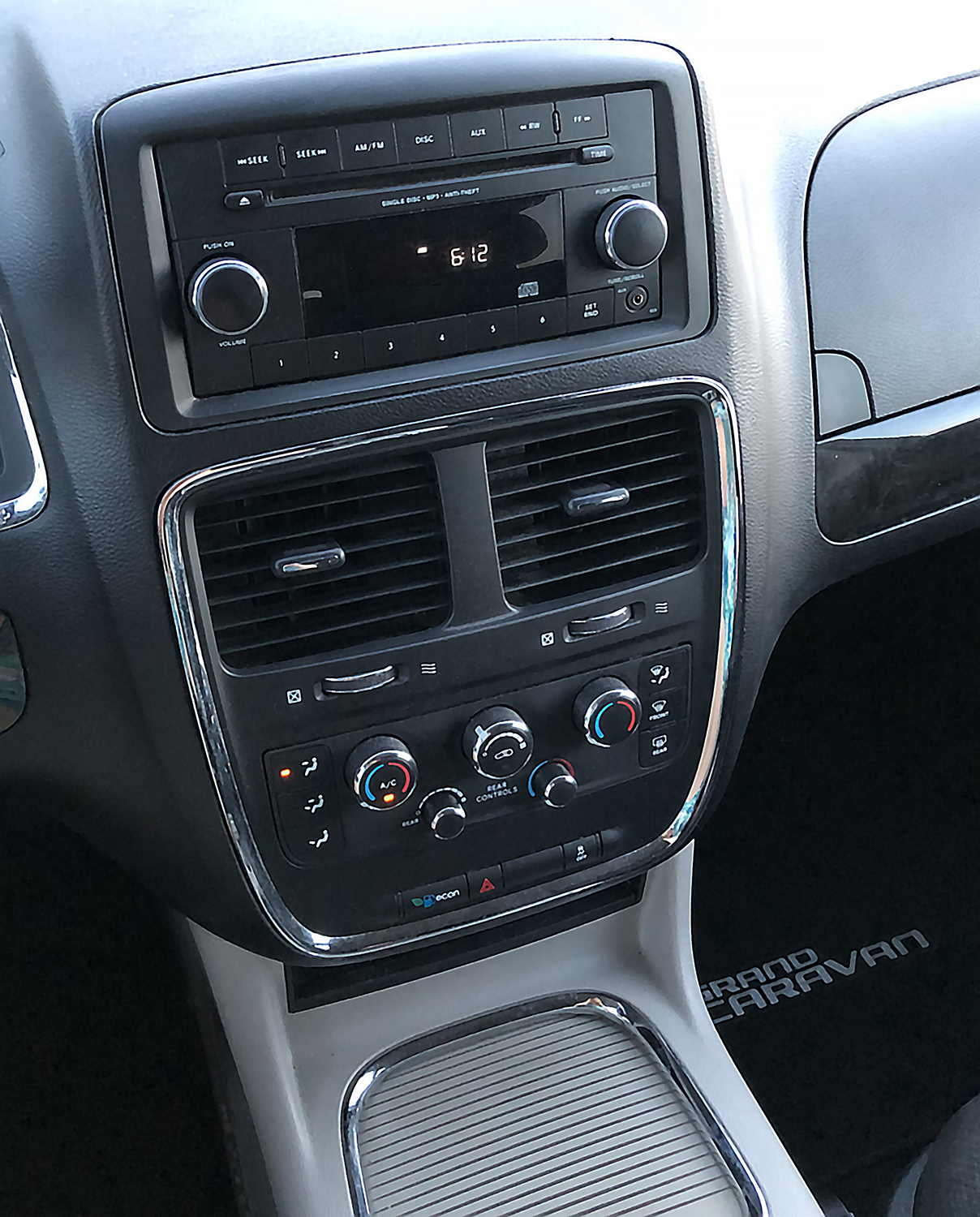 Used 2014 Dodge Grand Caravan SXT w/ Rear Park Assist Package FWD image 14