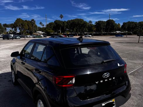 Used 2021 Hyundai Venue SE image 5