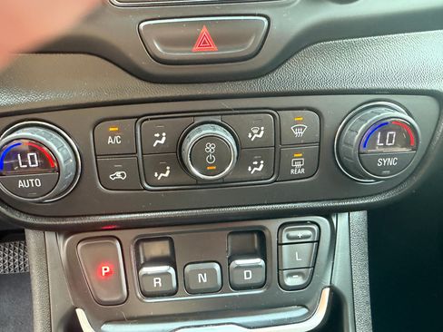 Used 2018 GMC Terrain SLT FWD image 15