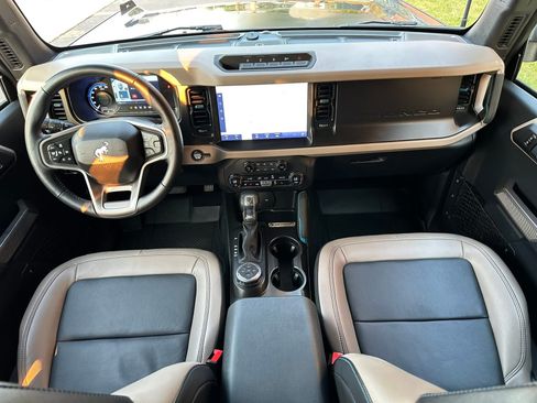 Used 2023 Ford Bronco Wildtrak image 19