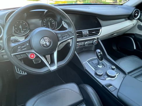 Used 2019 Alfa Romeo Giulia Ti Sport w/ Quick Order Package 22S Sport AWD/4WD image 15