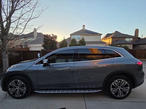 Used 2023 Mercedes-Benz EQS 450+ SUV image 11