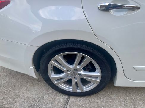 Used 2016 Nissan Altima 3.5 SL w/ 3.5 Technology Package FWD image 4