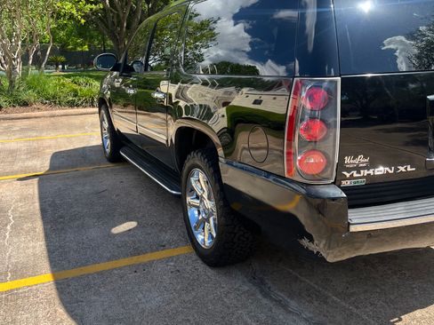 Used 2011 GMC Yukon XL Denali image 6