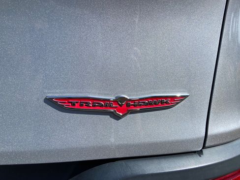 Used 2018 Jeep Cherokee Trailhawk w/ Comfort/Convenience Group AWD/4WD image 10