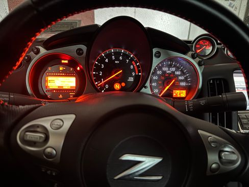 Used 2010 Nissan 370Z Touring w/ Sport Pkg RWD image 11