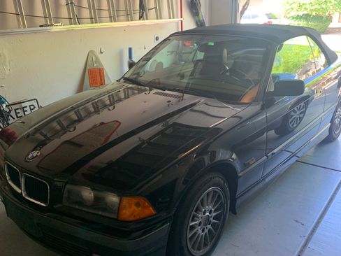 Used 1996 BMW 318i Convertible image 14