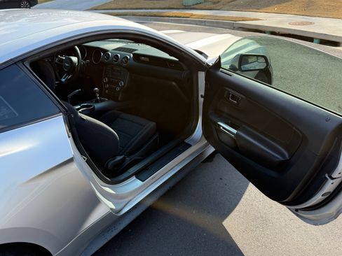 Used 2015 Ford Mustang Coupe image 10