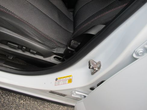 Used 2011 Chevrolet Equinox LT w/ Driver Convenience Package image 12