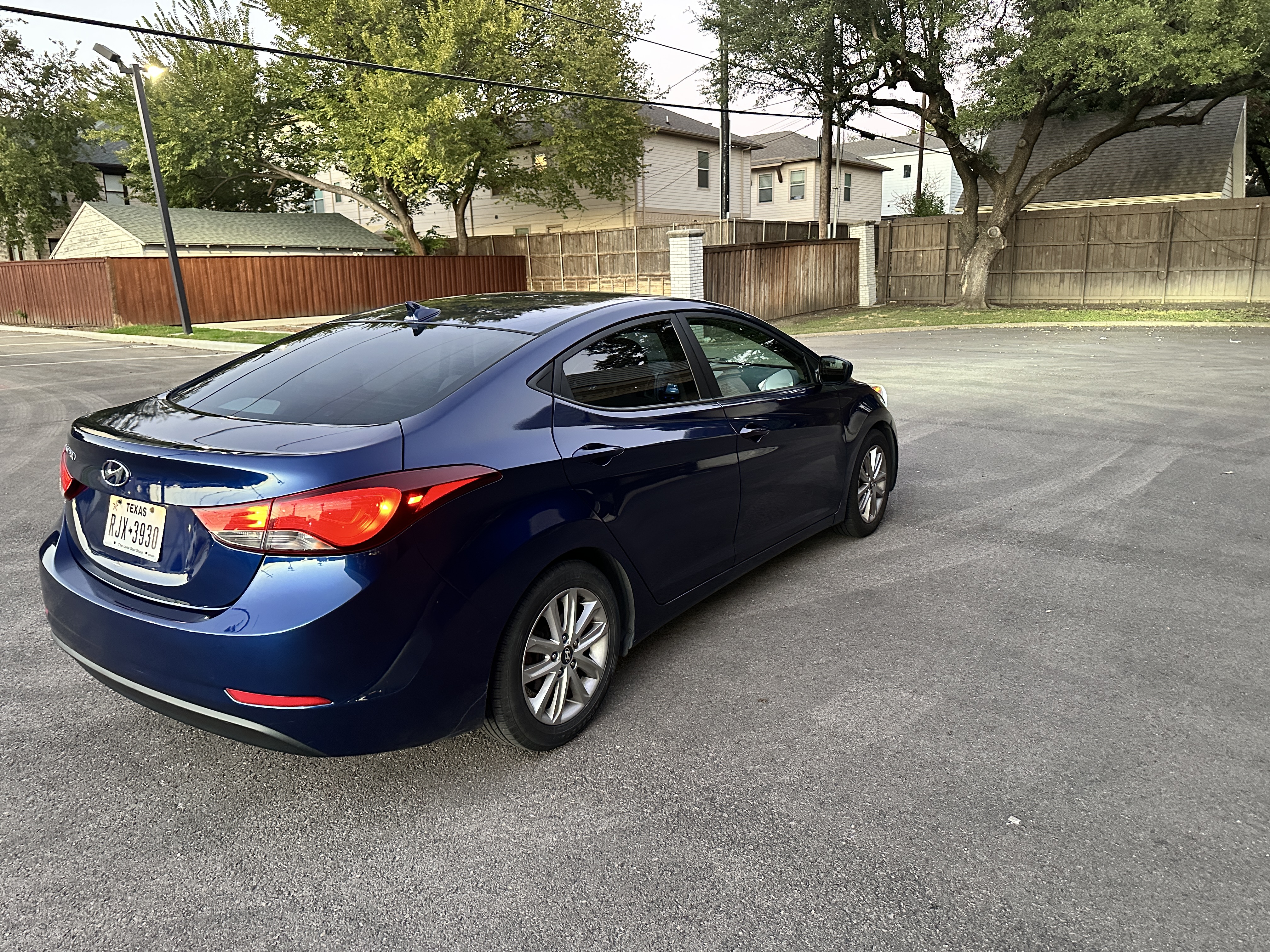Used 2015 Hyundai Elantra SE w/ Option Group 02 FWD image 11
