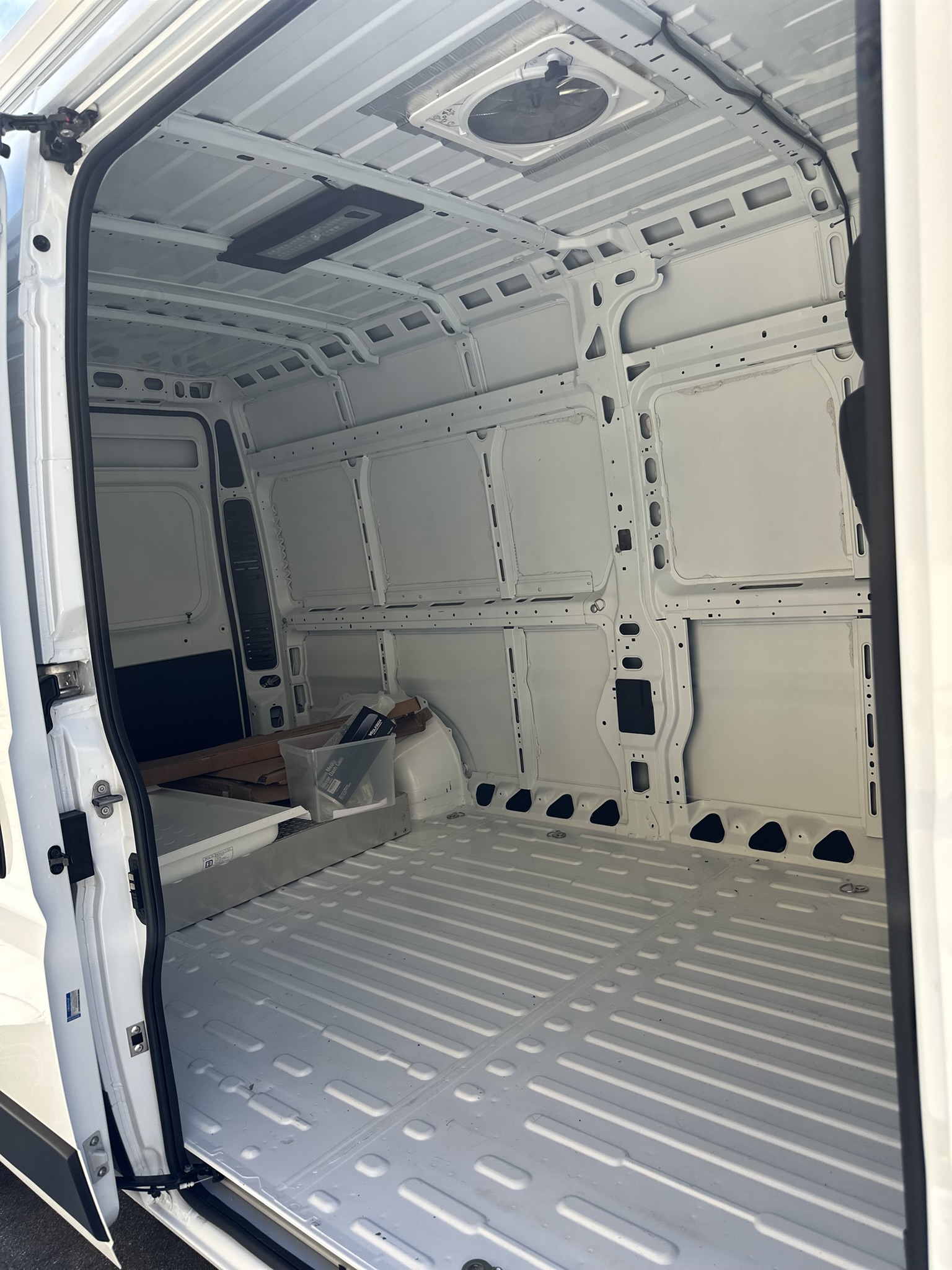 Used 2022 RAM ProMaster 2500 w/ Interior LED Lighting Group FWD image 18