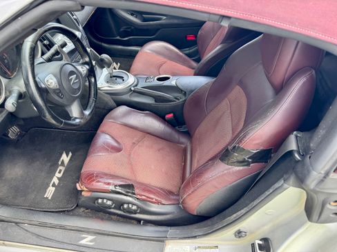 Used 2010 Nissan 370Z Touring w/ Sport Pkg RWD image 19