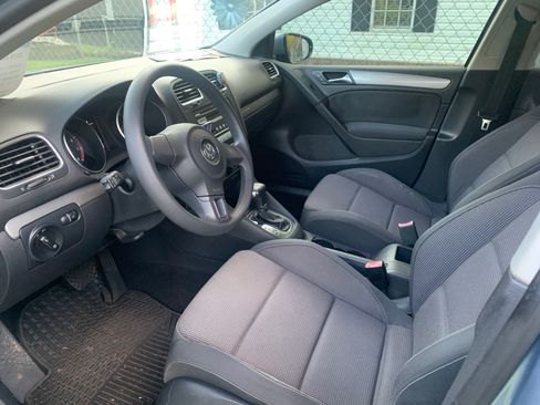 Used 2010 Volkswagen Golf 4-Door image 8