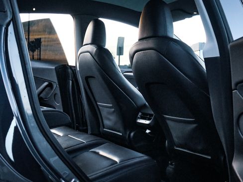 Used 2023 Tesla Model Y AWD image 21