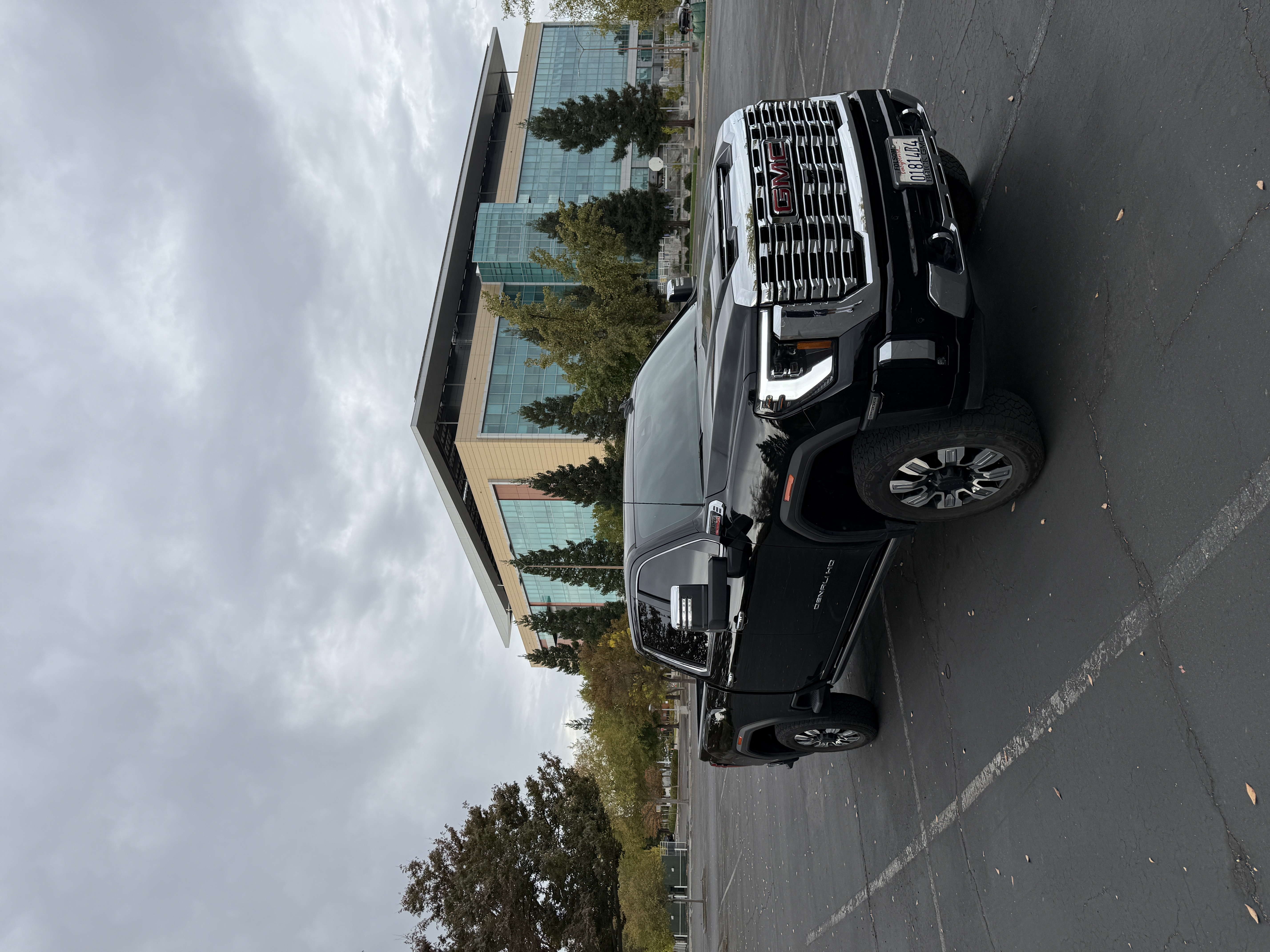 Used 2025 GMC Sierra 2500 Denali w/ Denali Reserve Package AWD/4WD image 1
