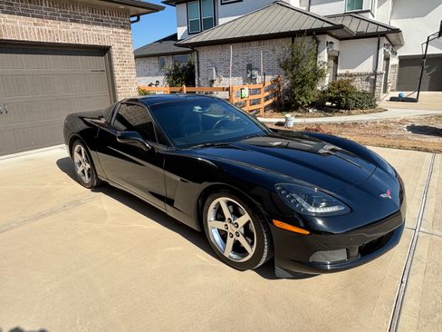 Used 2006 Chevrolet Corvette Coupe 2D image 10