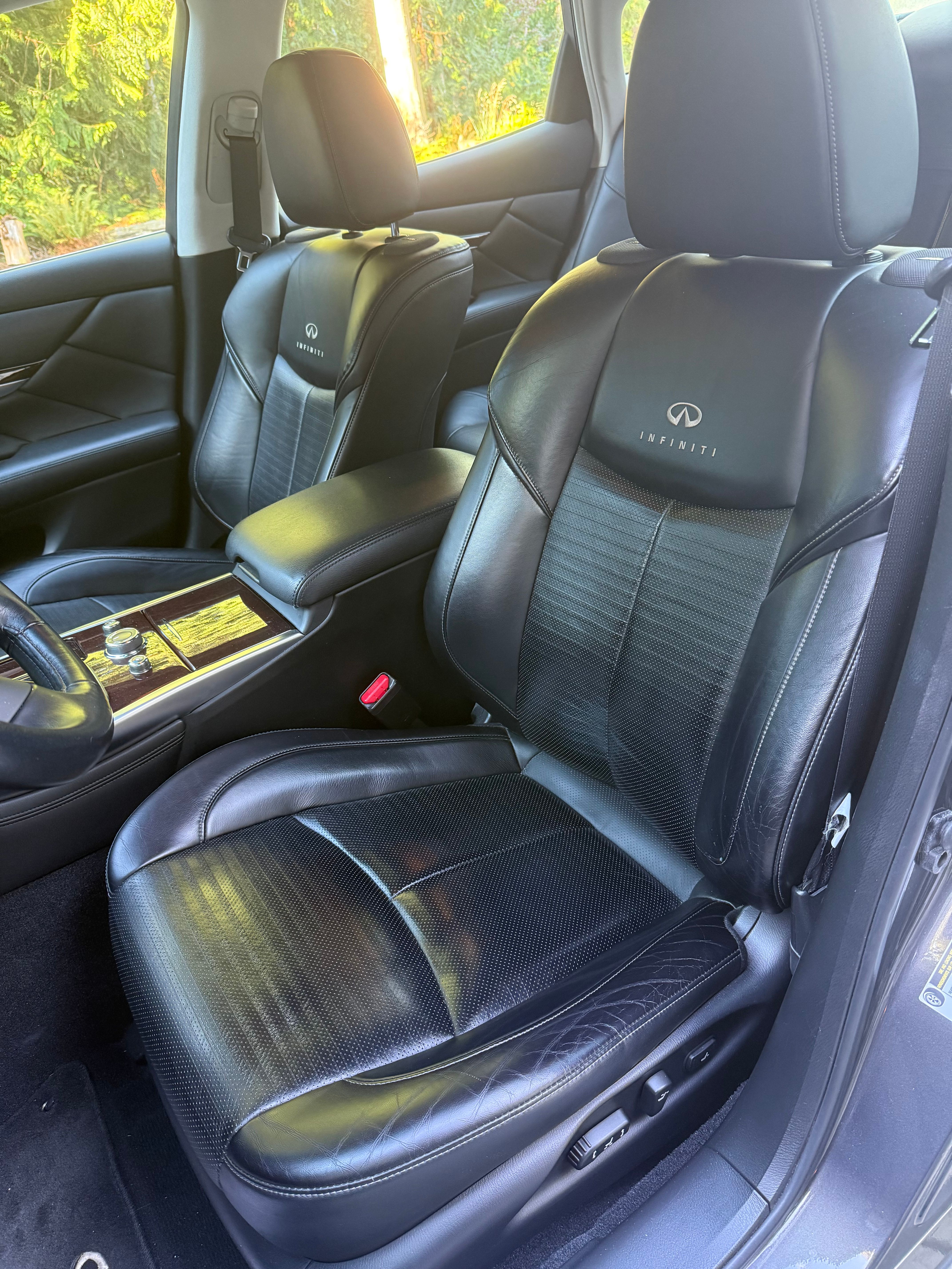 Used 2011 INFINITI M37 w/ Sport Pkg RWD image 14
