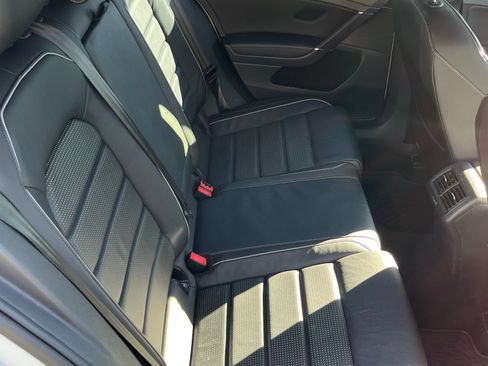 Used 2018 Volkswagen Golf 4-Door image 18