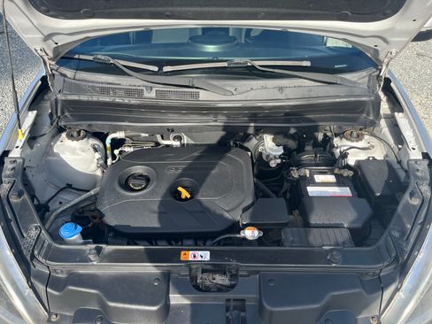 Used 2013 Kia Soul + w/ Audio Pkg FWD image 22
