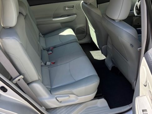 Used 2014 Toyota Prius V Five FWD image 10