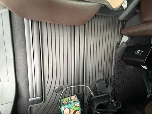 Used 2022 Toyota Sienna Platinum image 8