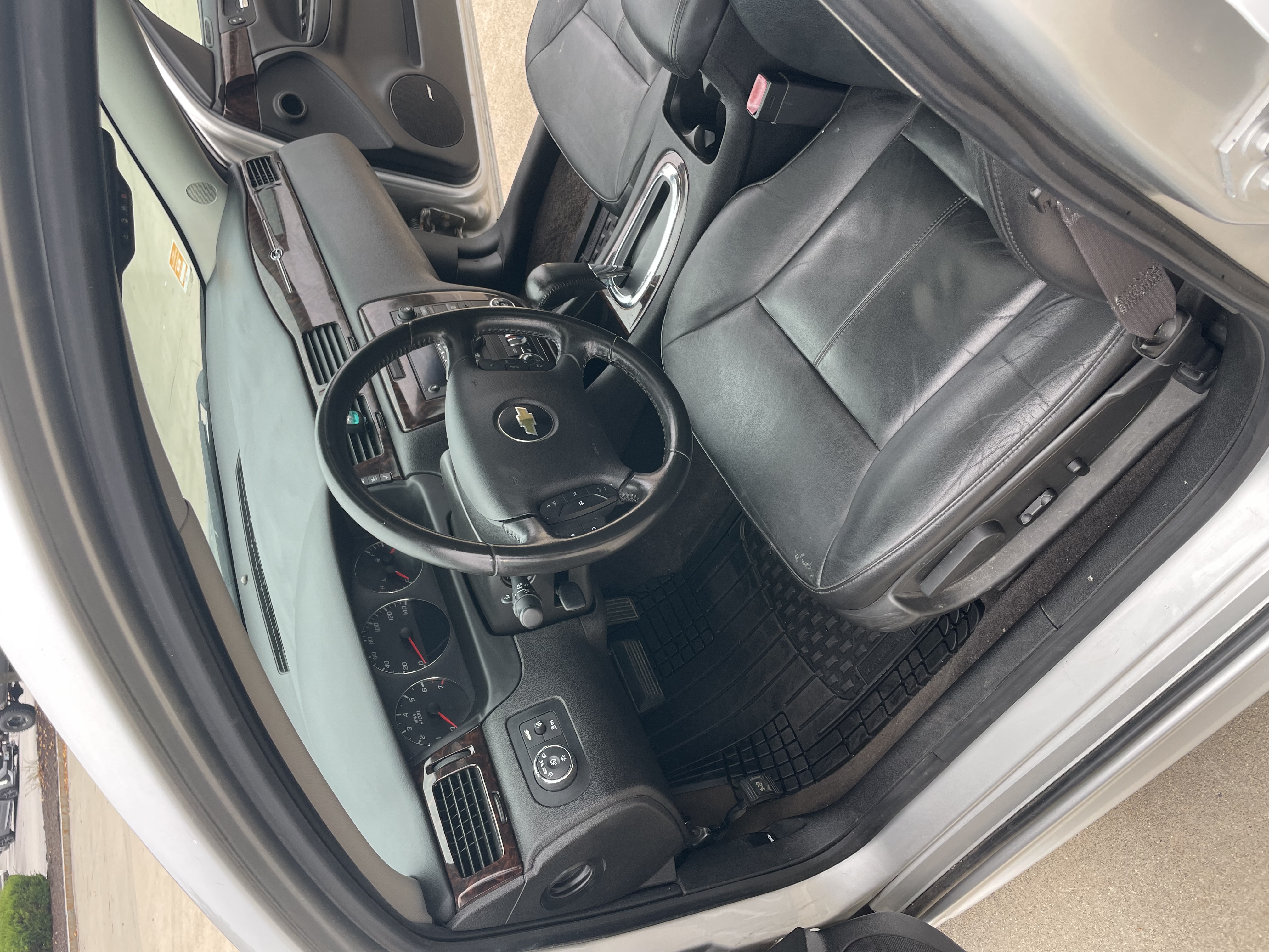 Used 2014 Chevrolet Impala LTZ FWD image 13