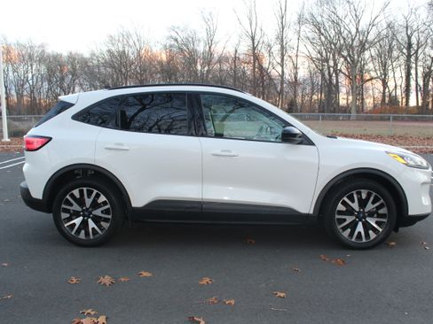 Used 2020 Ford Escape SE Sport image 8