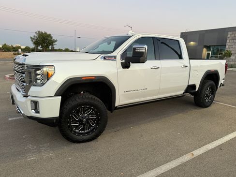 Used 2021 GMC Sierra 2500 Denali w/ Denali Ultimate Package image 1