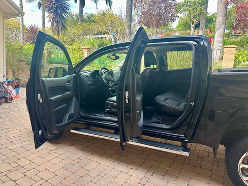 Used 2017 GMC Canyon Denali image 8